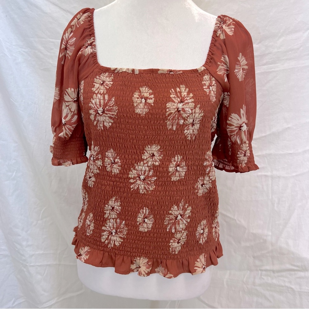 Madewell smocked Georgette Lucie puff sleeve top with tan flowers. - Picture 4 of 11
